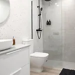 Apartamento Moderno Con Terraza Cerca De Calella De *