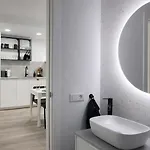 Apartamento Moderno Con Terraza Cerca De Calella De *