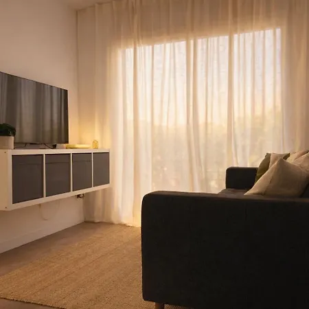 Apartamento Moderno Con Terraza Cerca De Calella De *