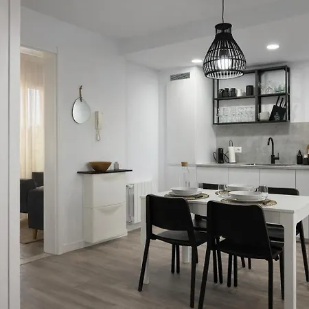 Apartamento Moderno Con Terraza Cerca De Calella De *